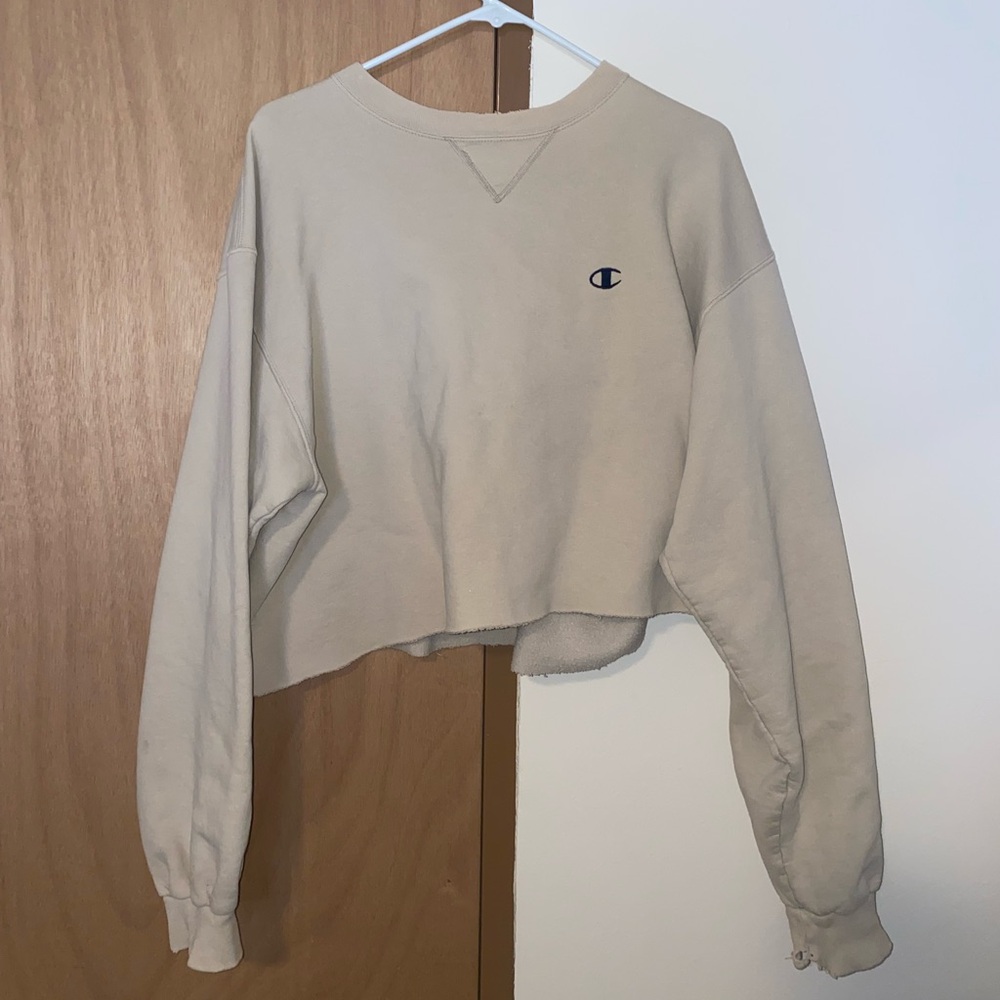Champion Cream Cropped Sweatshirt 👚